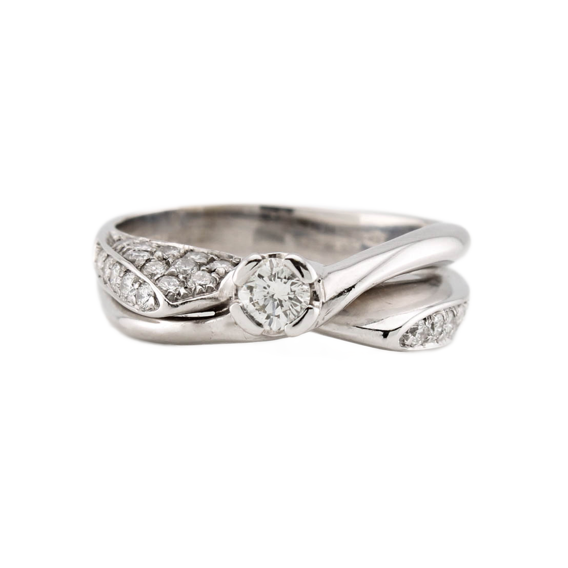 18ct White Gold Diamond Solitaire & Diamond Shoulders Ring 18ct White Gold Diamond Solitaire & Diamond Shoulders Ring