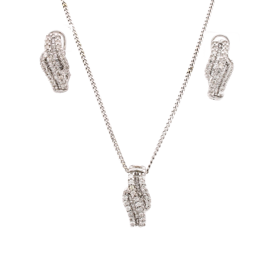 18ct White Gold Diamond Pendant & Earring Set 18ct White Gold Diamond Pendant & Earring Set