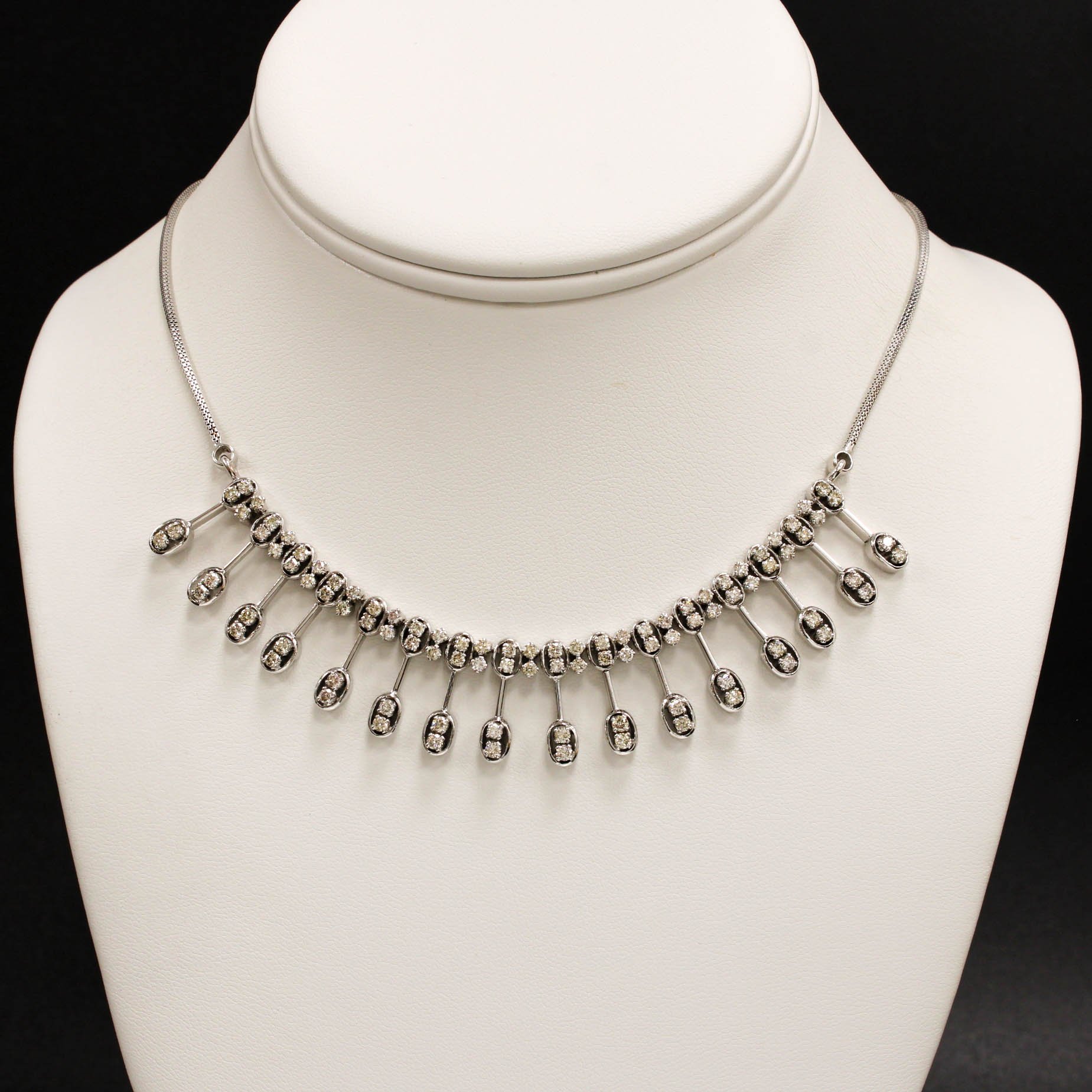 9ct White Gold Diamond Necklace Total 3.14ct 9ct White Gold Diamond Necklace Total 3.14ct