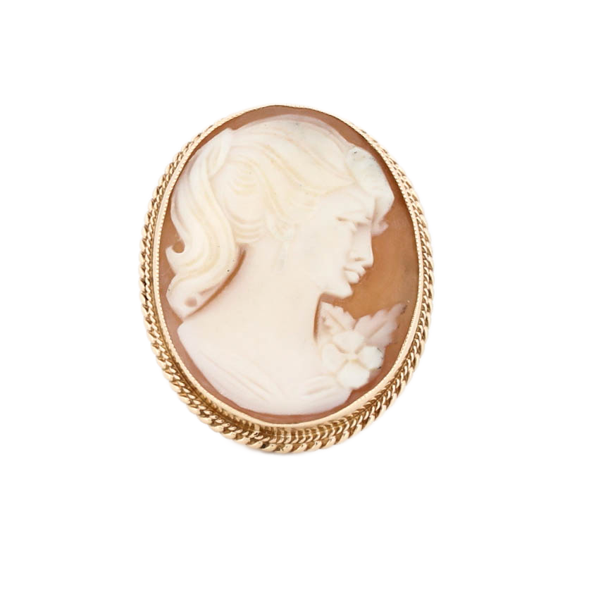 9ct Yellow Gold Oval Cameo Ring 9ct Yellow Gold Oval Cameo Ring