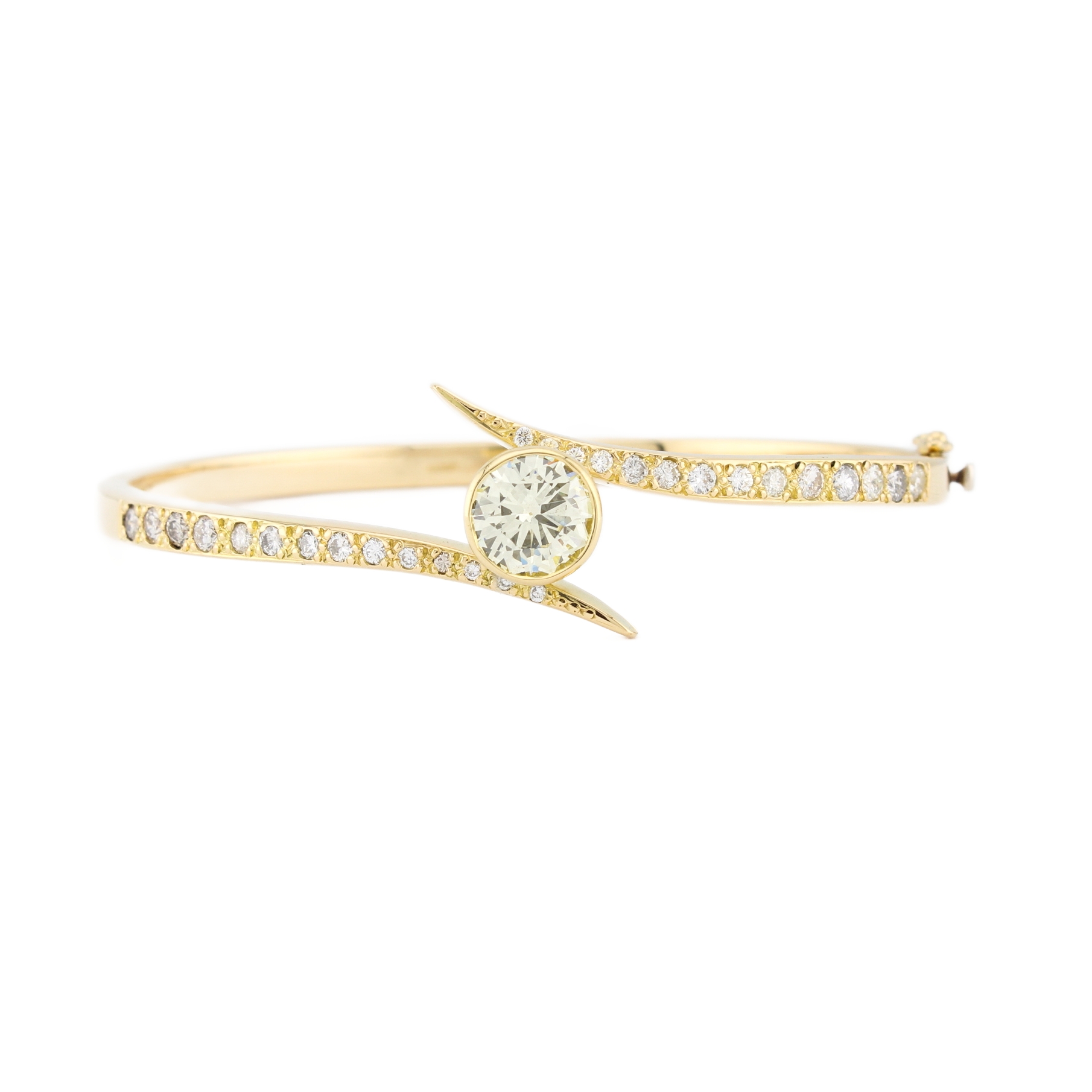 18ct Yellow Gold Diamond Bangle Total 2.92ct 18ct Yellow Gold Diamond Bangle Total 2.92ct