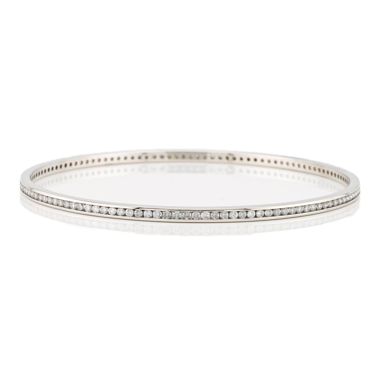 18ct White Gold Round Diamond Bangle 2.20ct Total 18ct White Gold Round Diamond Bangle 2.20ct Total