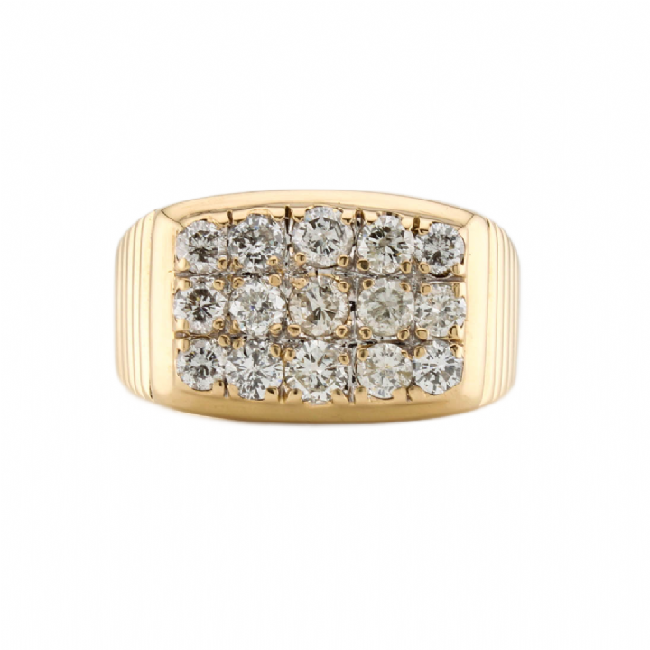 Pre-Owned 14ct Yellow Gold Diamond Cluster Ring 1.75ct Total