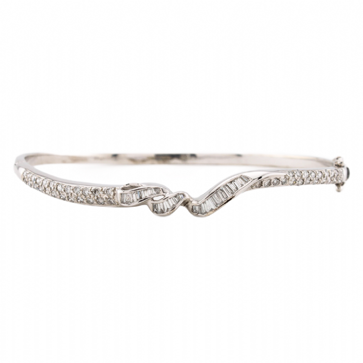 Pre-Owned 18ct White Gold Diamond Bangle 1.01ct Total